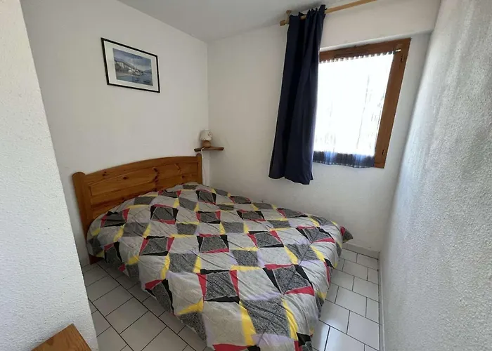 T2 Avec Piscine, Lave-vaisselle, à 150m, Animaux Acceptés - Fr-1-702-42