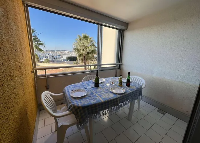 T2 Avec Piscine, Lave-vaisselle, à 150m, Animaux Acceptés - Fr-1-702-42